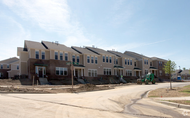 Foto del edificio - East Village at Avondale Meadows Apartments