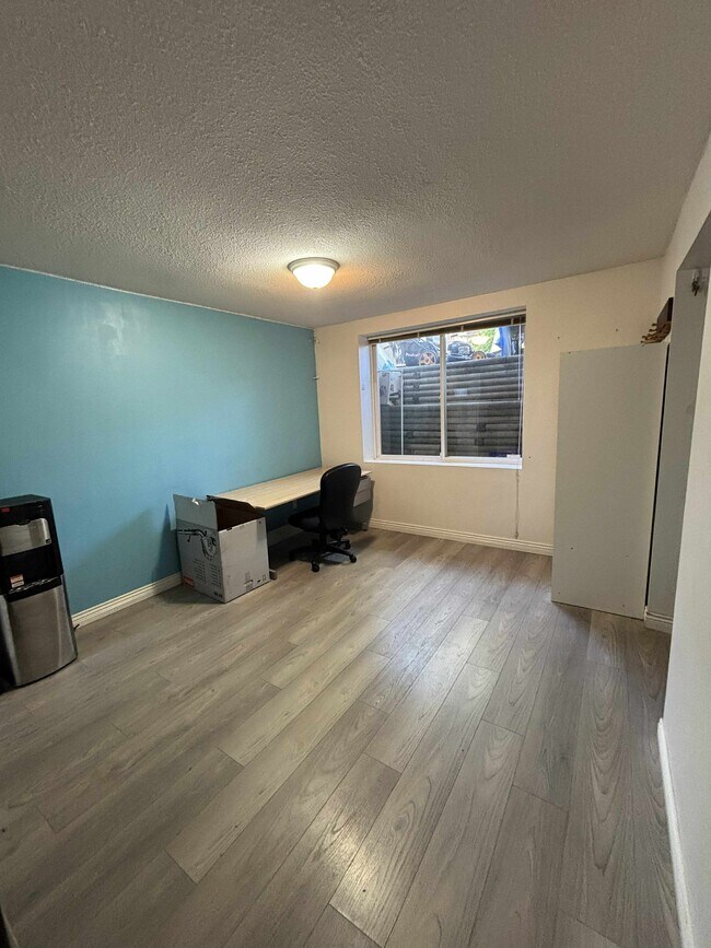 Unité 1 : Salon - 12693 67B Av