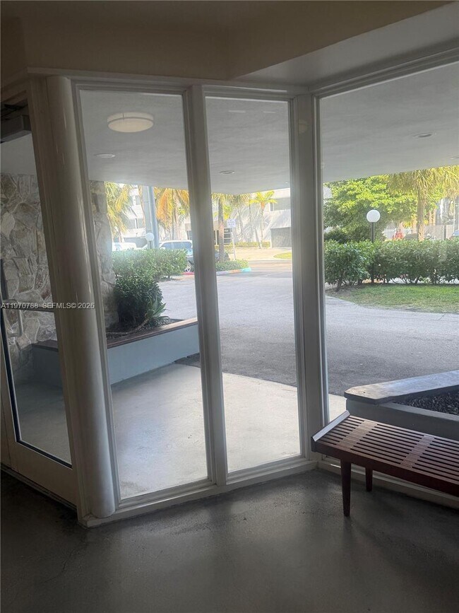 Foto del edificio - 7928 West Dr