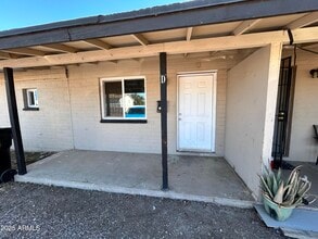 Building Photo - 1500 E Dana Ave