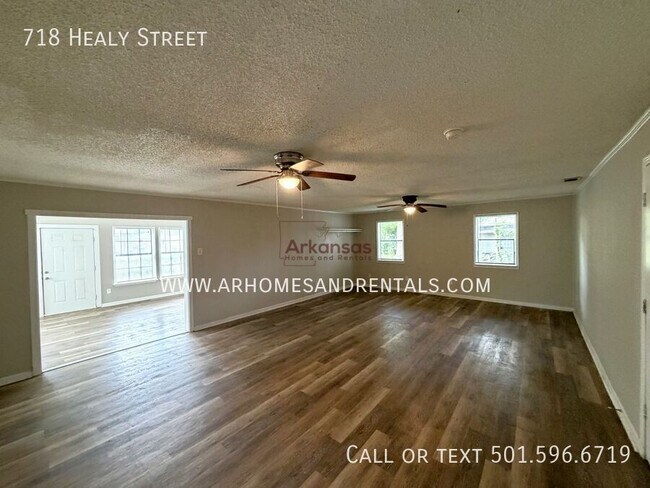 Foto del edificio - 718 Healy St