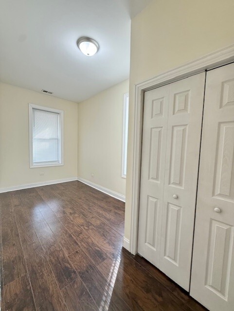 Building Photo - 1325 S Komensky Ave