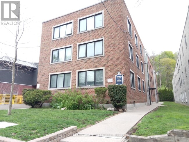Building Photo - 464-464 Summerhill Ave