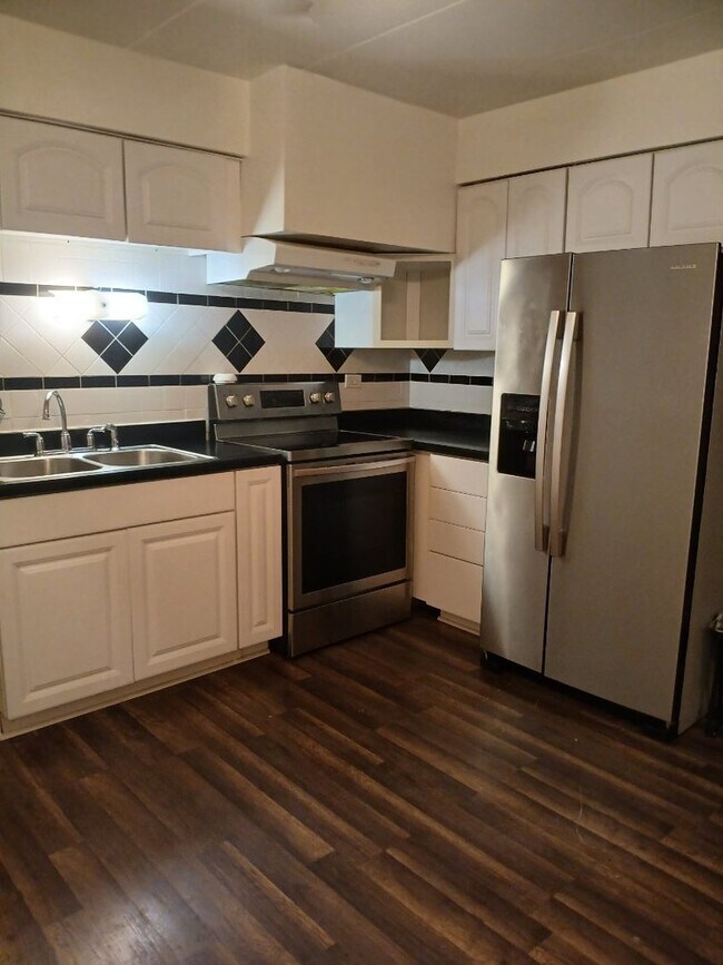 Foto del edificio - 18204 Exchange Ave