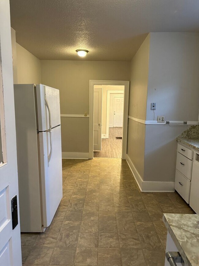 Building Photo - 1 bedroom 1 bath unit.