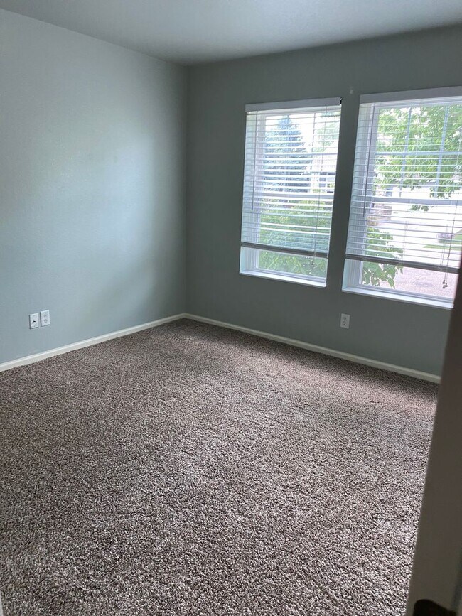 Foto del edificio - 3 bedroom, 2 Bath Ranch Home with 2 Car At...