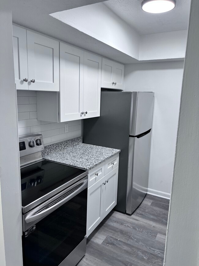 Building Photo - 1724 Wesley Way NW