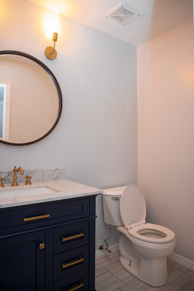 Powder room/ Half Bathroom (2nd Floor): Upgraded fixtures - 9890 Hammocks Blvd