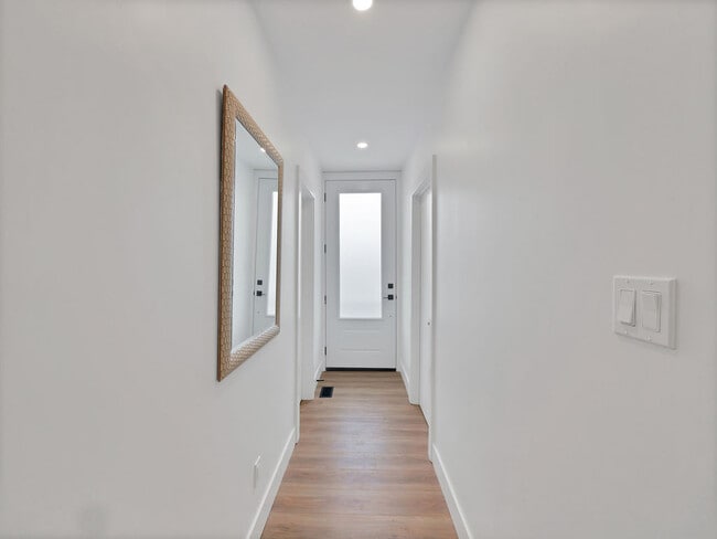 Building Photo - 20 Hill St