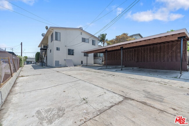 Foto del edificio - 945 N Ditman Ave