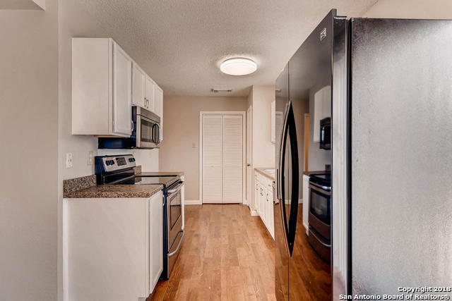 Foto del edificio - 6143 Lyndell Spring