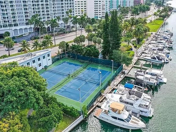 Foto del edificio - 5401 Collins Ave
