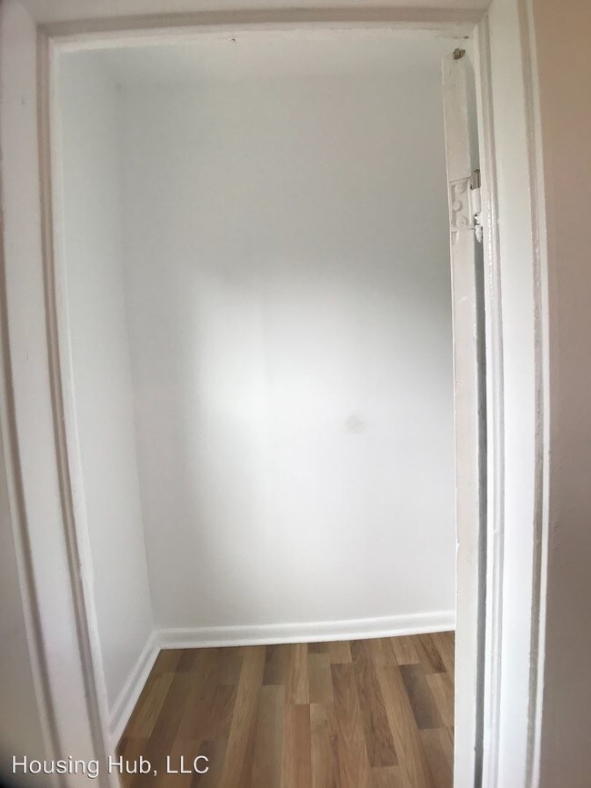 Building Photo - 804 4th St E