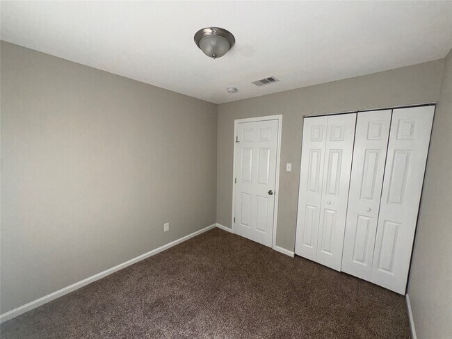 Foto del edificio - 1700 Tyler Ln