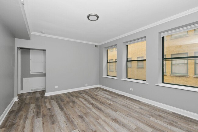 Foto del edificio - One Bedroom in South Shore