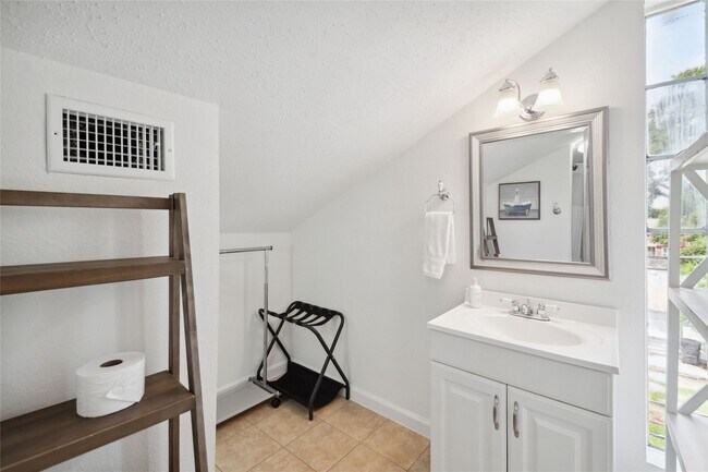 Foto del edificio - 1105 Tulane St