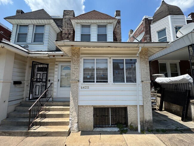 Foto del edificio - Beautiful 4-Bedroom Twin Home in Elmwood P...