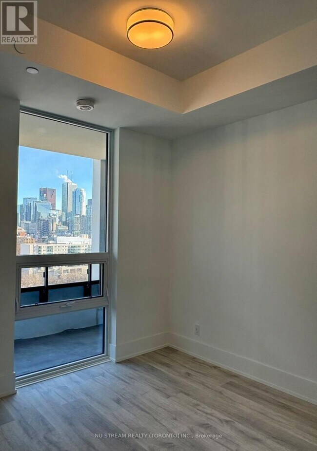 Photo du bâtiment - 115 Denison Ave