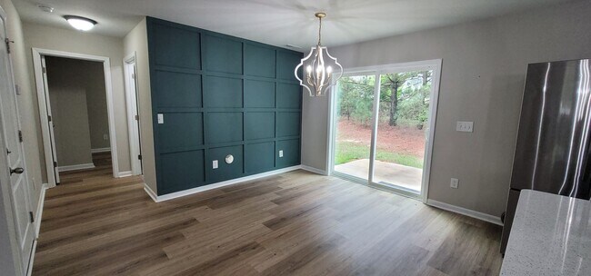 Building Photo - Like New- Immaculate 2-Story Home w/ 5 Bed...