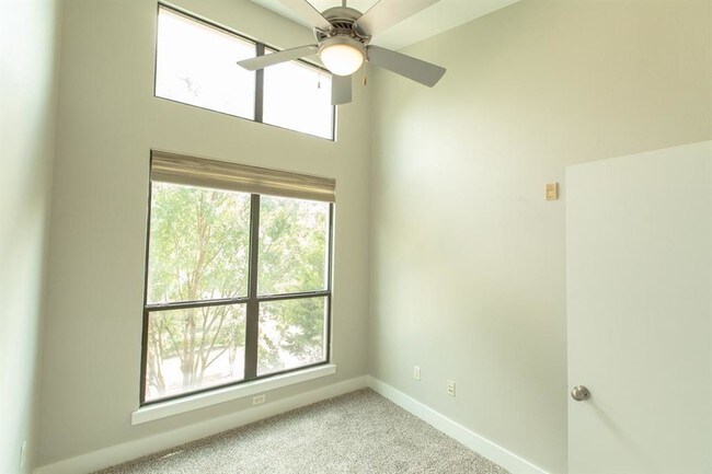 Foto del edificio - 4605 Cedar Springs Rd