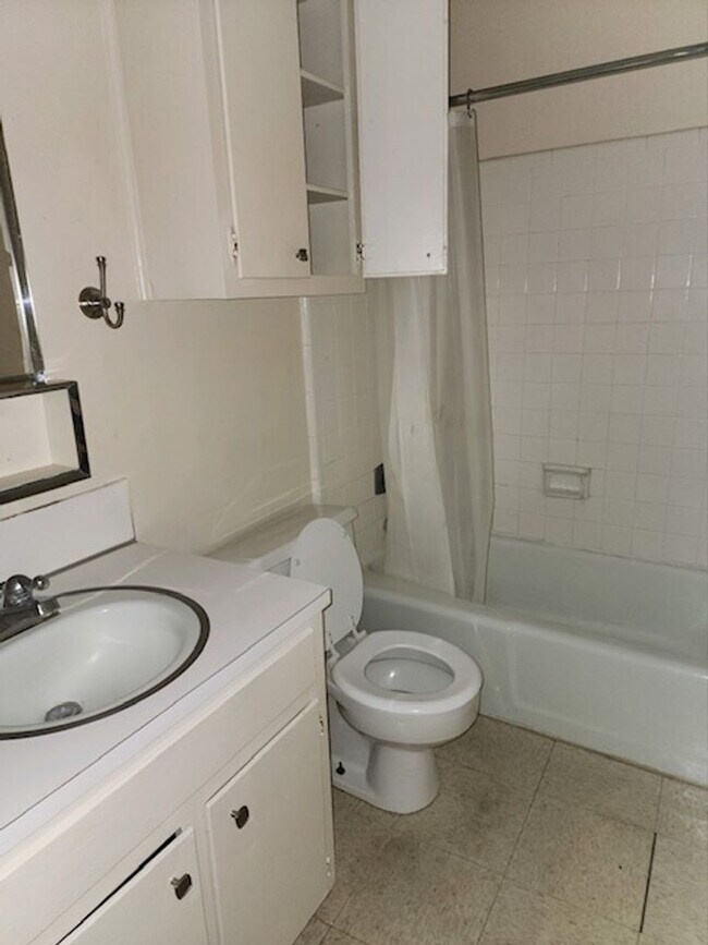 Foto del edificio - Downstairs unit