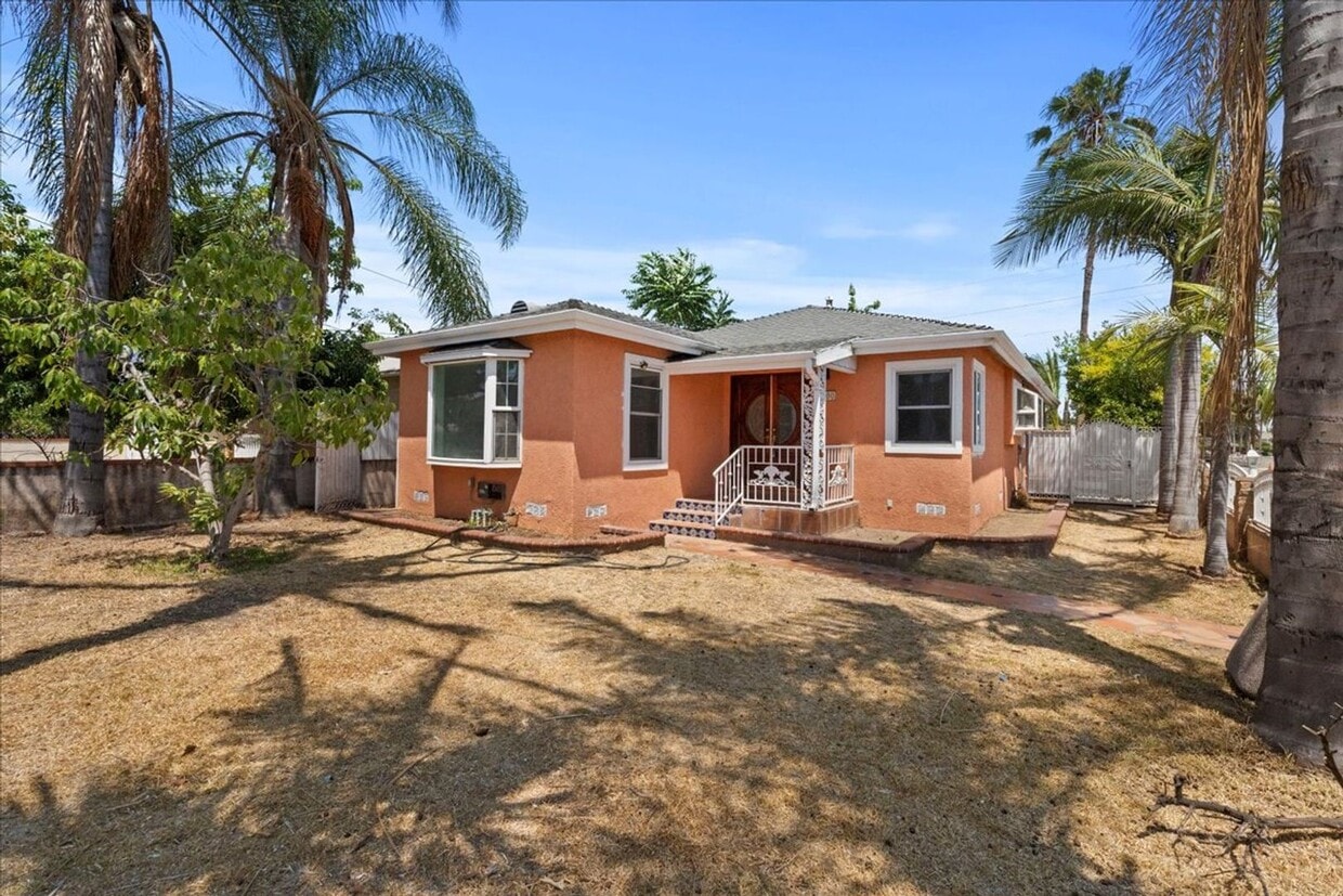 Primary Photo - Updated 3-Bedroom Home with Outdoor Kitche...