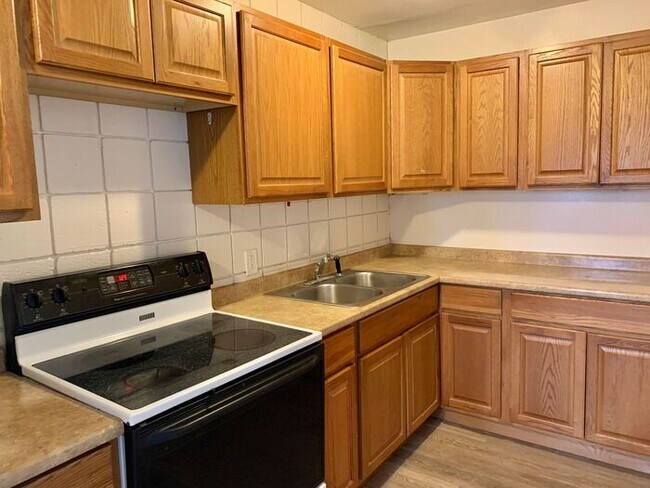 Foto del edificio - 1 Bed/1 Bath in Fort Collins. Across From City Park!!