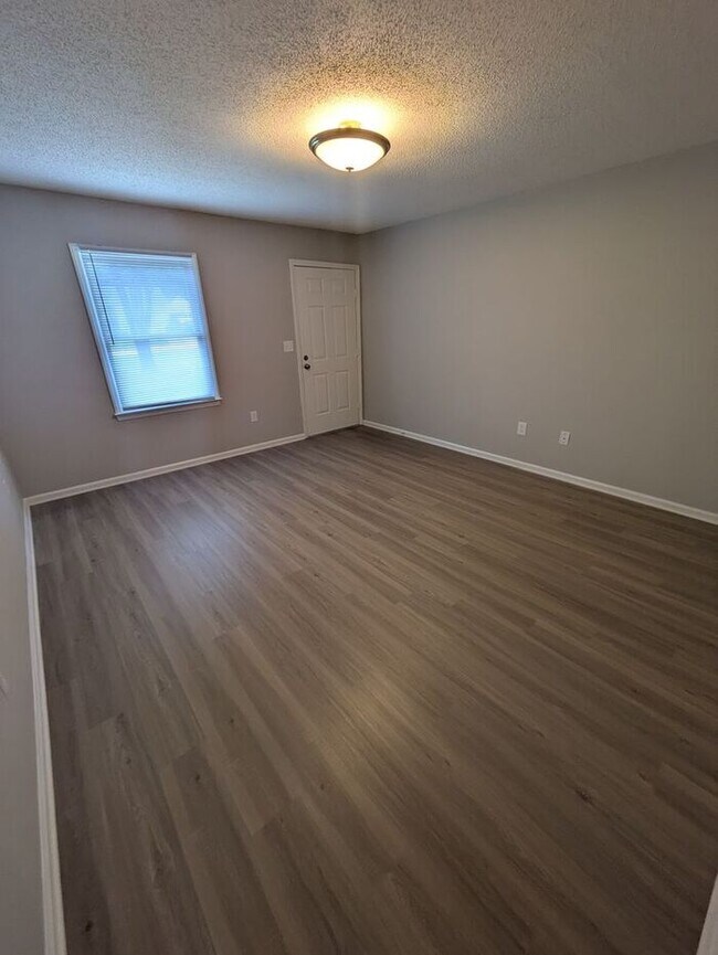Foto del edificio - 2BD/1B End Unit at Northtowne Heights