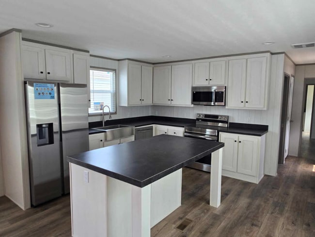 Foto del edificio - 22590 Cuttler Rd