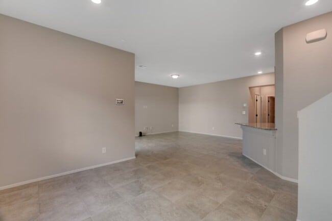 Building Photo - Don't miss this Top Notch 4 Bedroom, Beaut...