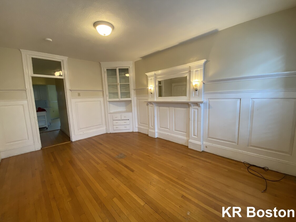 Primary Photo - 1317 Beacon St