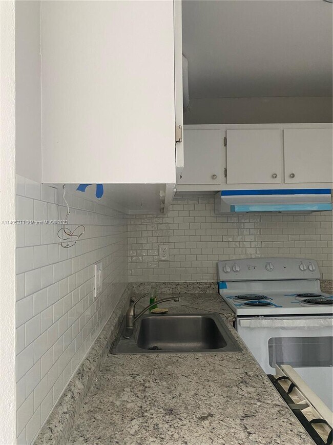 Foto del edificio - 9405 W Flagler St