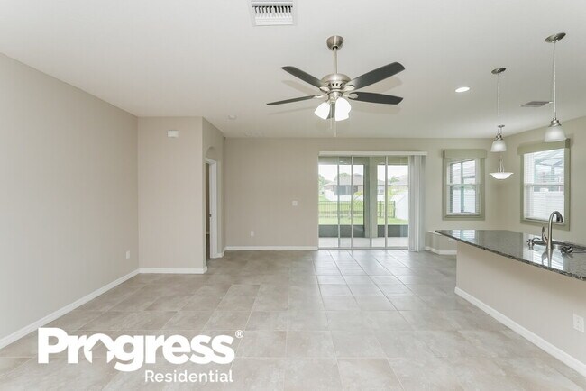 Building Photo - 10519 Scenic Hollow Dr