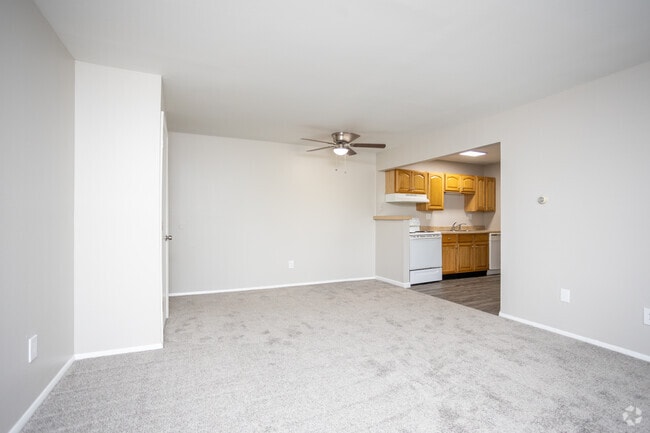 2BR, 1BA - 750 SF - Zahra Apartments in West Carrollton