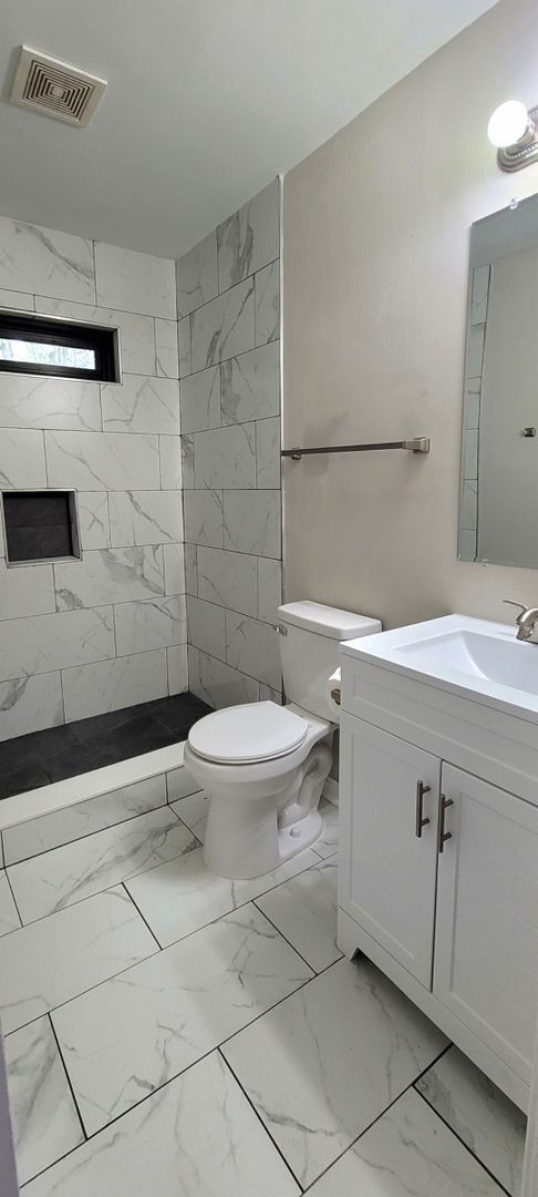 Photo - Beautifully Renovated 2BD/1BA Duplex in Hickory! Townhome