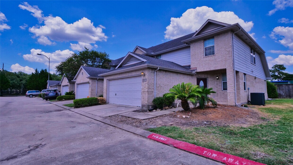 Primary Photo - 2931 Meadowglen Cove