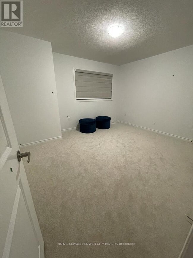 Photo du bâtiment - 3088 Paperbirch Trl