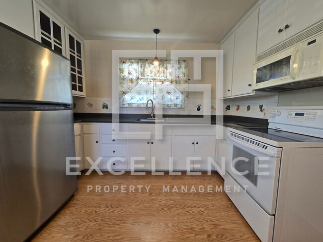 Building Photo - 4/2 House With Yard, Hardwood Floors, Pets...