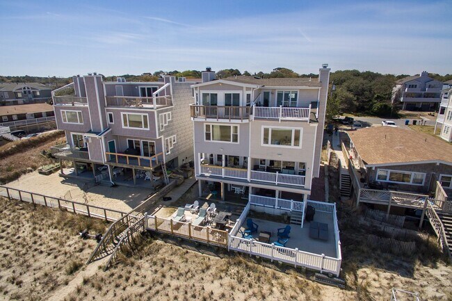 Building Photo - Beautiful beachfront condo overlooking the...