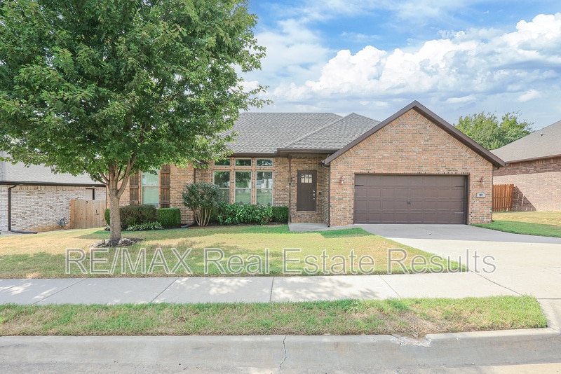 Photo - 957 Piper St
