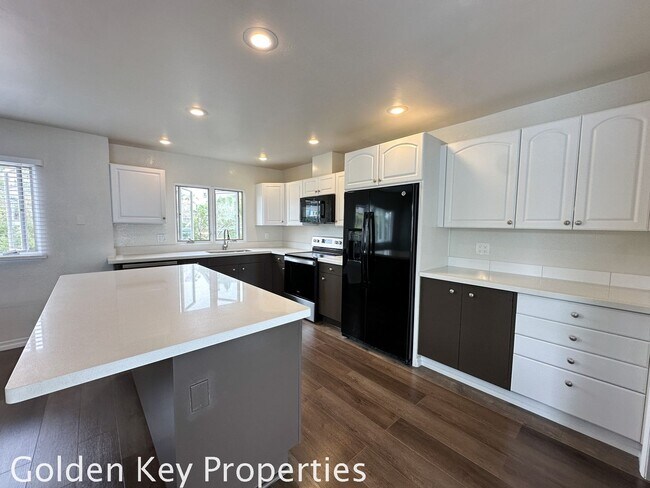 Foto del edificio - Ocean-View 2BR/2.5BA Townhome in Cardiff!