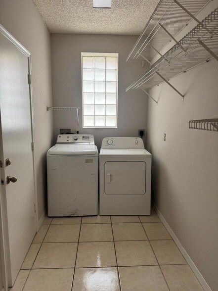 Foto del edificio - 9452 Verona Lakes Blvd