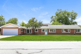 Building Photo - 9921 Harnew Rd E