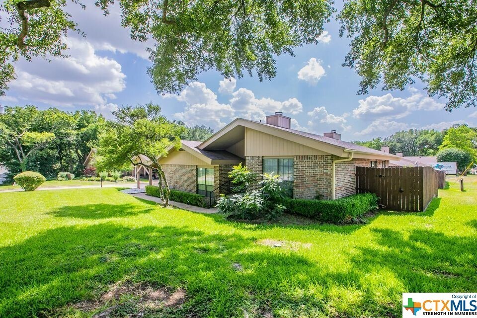 Foto principal - 4000 Hickory Rd