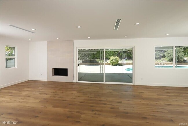 Foto del edificio - 3 br, 3 bath House - 17173 Lorillard St