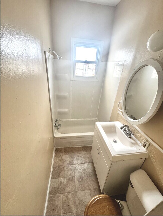 Foto del edificio - Affordable 3-bedroom, 1.5-bath, 2-story home!