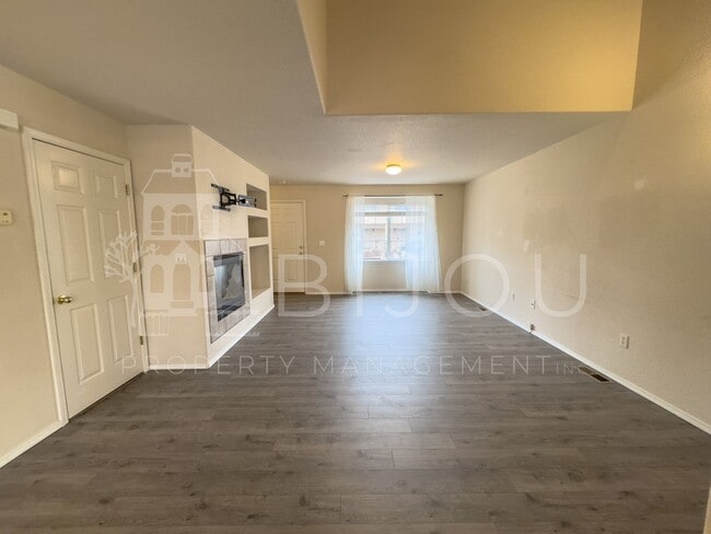 Building Photo - 2533 Mesa Springs View