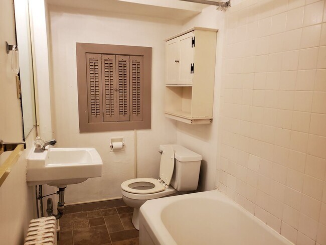 Foto del edificio - 612 E Chestnut St