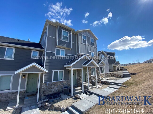 Foto del edificio - Beautiful 3 Bed Townhome In Herriman!