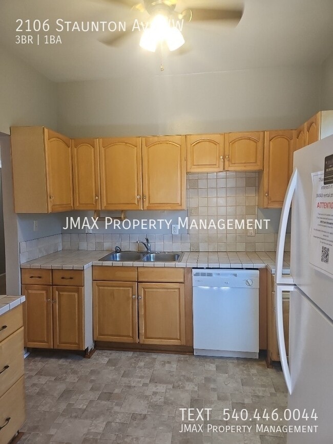 Foto del edificio - 2106 Staunton Ave NW